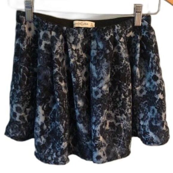 Abercrombie & Fitch Pants - Abercrombie Blue Floral Flowy Shorts Size XS
